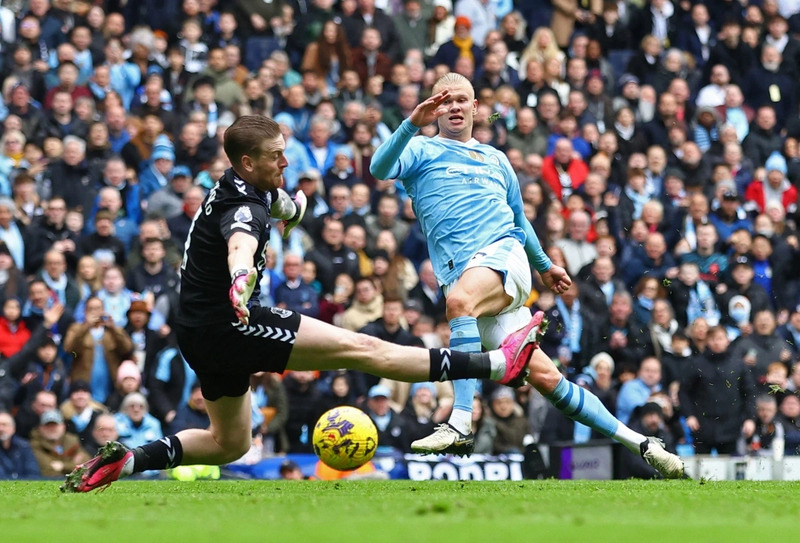 Everton vs Man City - Pep Guardiola và xe bus 2 tầng của David Moyes